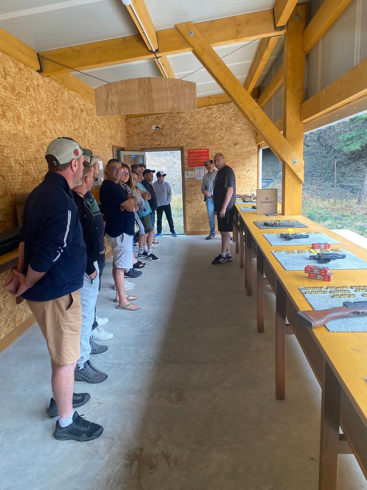 Journée cohésion pour fêter les vacances d’été, toute l’équipe a pu s’initier au tir sportif et profiter d’un barbecue autour d’un brasero (eh oui on teste nos produits 👍🤩🧐).
Après ce repos mérité, on se retrouve à partir du lundi 25 août pour vos nouveaux projets.
En attendant nous vous souhaitons de bonnes vacances.
