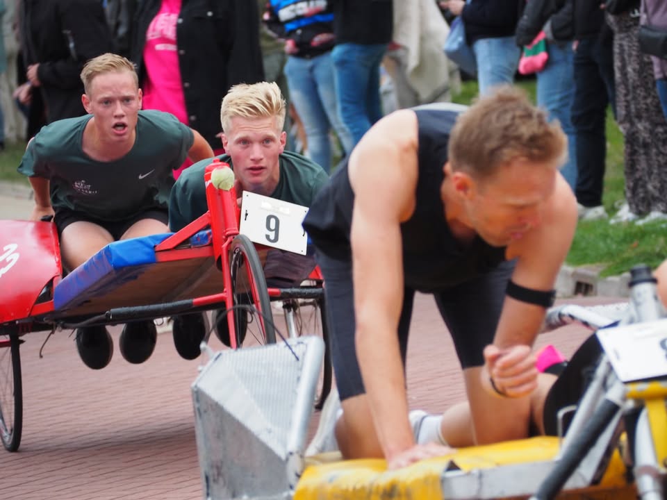 Foto's uit het bericht van Kermis Langeraar