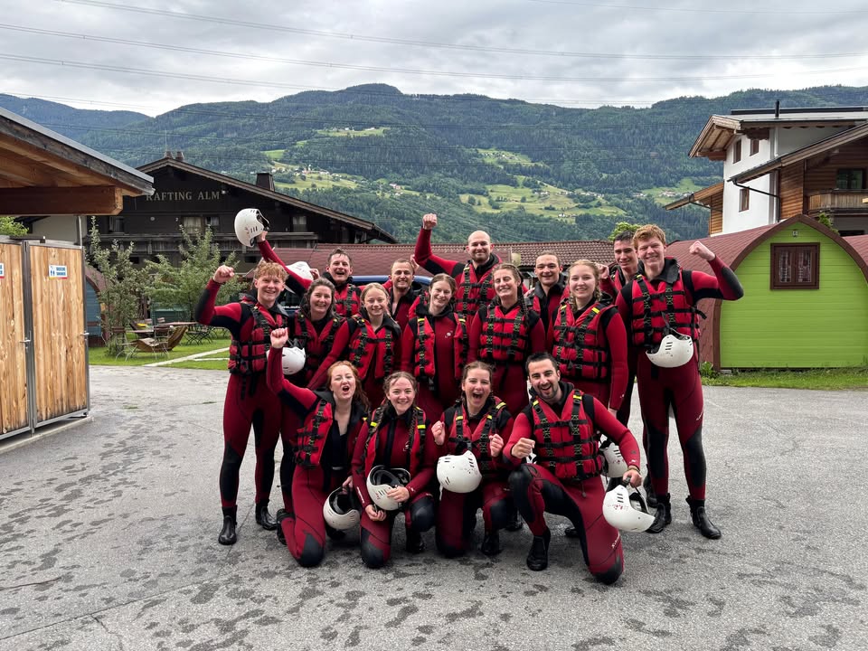 Wasserwachtausflug nach Österreich 🚣🌊☀️
Unsere Erwachsenen haben gemeinsam ein unvergessliches Wochenende in Haiming verbracht. Beim Rafting, Canyoning und Wandern standen Teamgeist, Abenteuer und jede Menge Spaß im Mittelpunkt. 🫶🏼🥳
Es war ein super schönes Wochenende ❤️